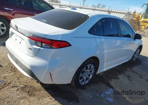 2022 Toyota Corolla Le z USA, uszkodzony, nr VIN 5YFEPMAE8NP287782